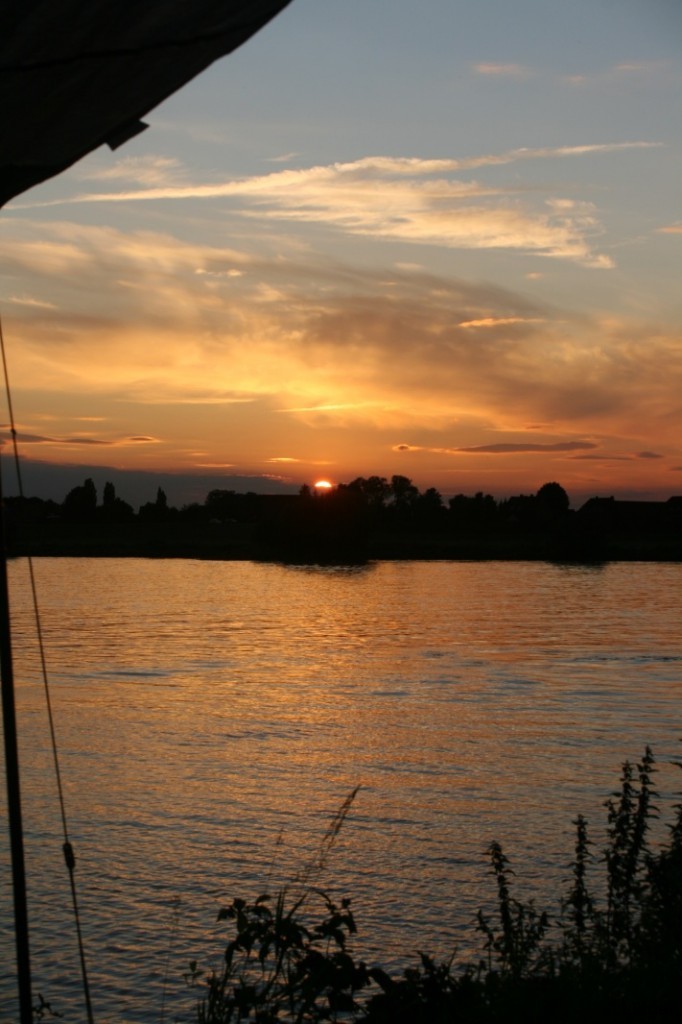 Sonnenuntergang über der Elbe