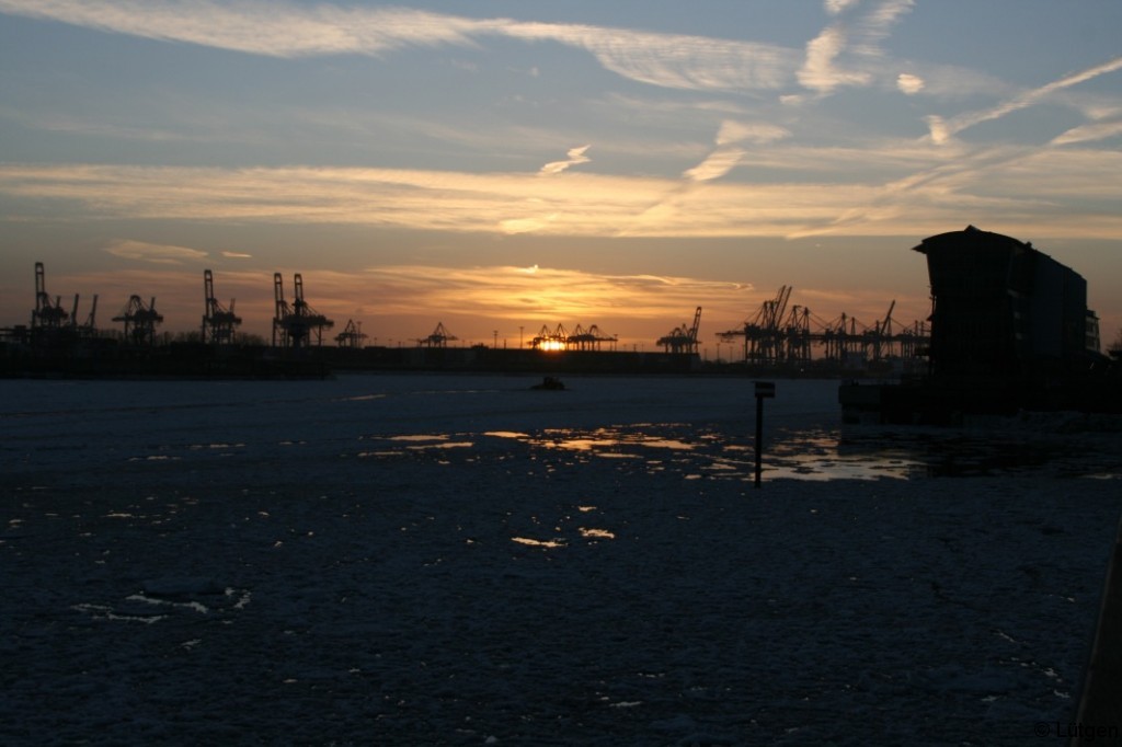 Eisgang im Sonnenuntergang